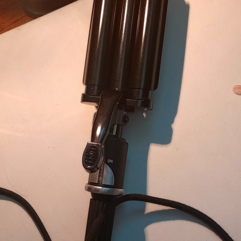 BabylissPRO Porcelain Ceramic Triple Barrel Waver, Black